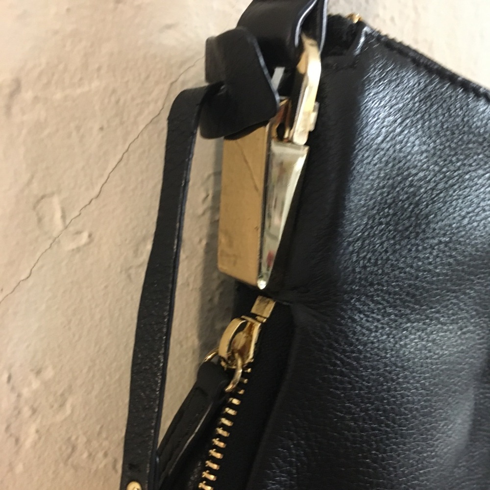 Vince Camuto Leather Crossbody Shoulder Bag Black Expandable Gold Zipper Detail - Picture 4 of 15